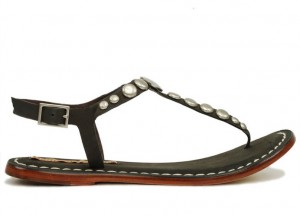 bernardo flat t-strap