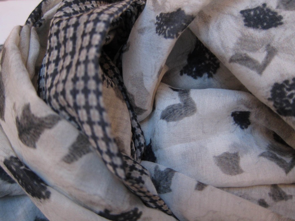 FIORINA detail black and white
